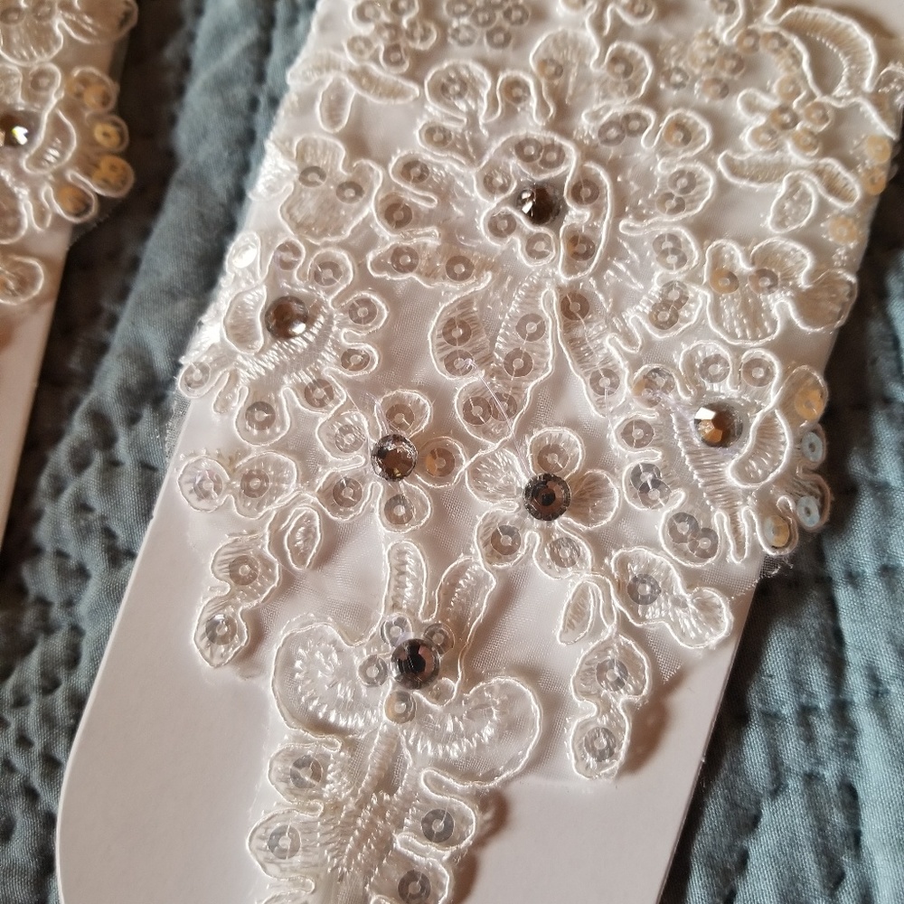 Brand New ☆ White Wedding Gloves or Style ☆ - Picture 4 of 4